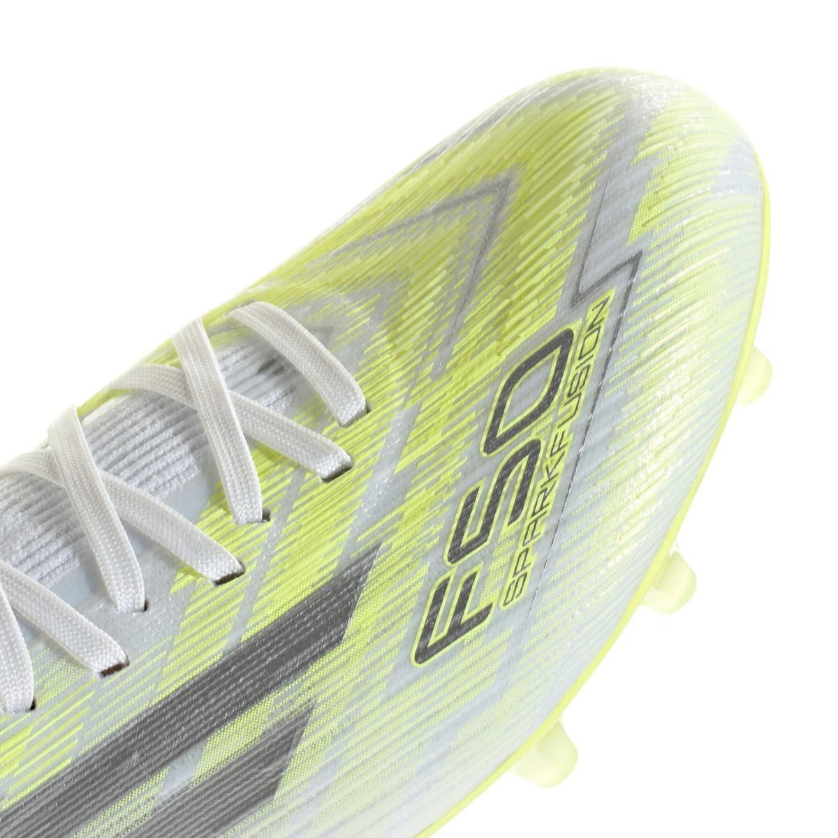 Tacos de fútbol adidas F50 Sparkfusion Pro Mid Cut FG/AG para mujer - Blanco/Hierro/Amarillo