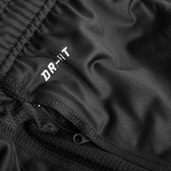 Nike Strike Tech de tres cuartos negro