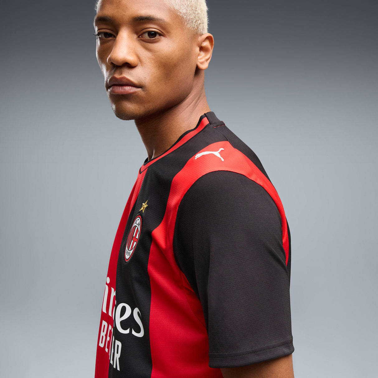 PUMA Camiseta de Fútbol de Local AC Milan para Hombre 2026 - Negro/Rojo