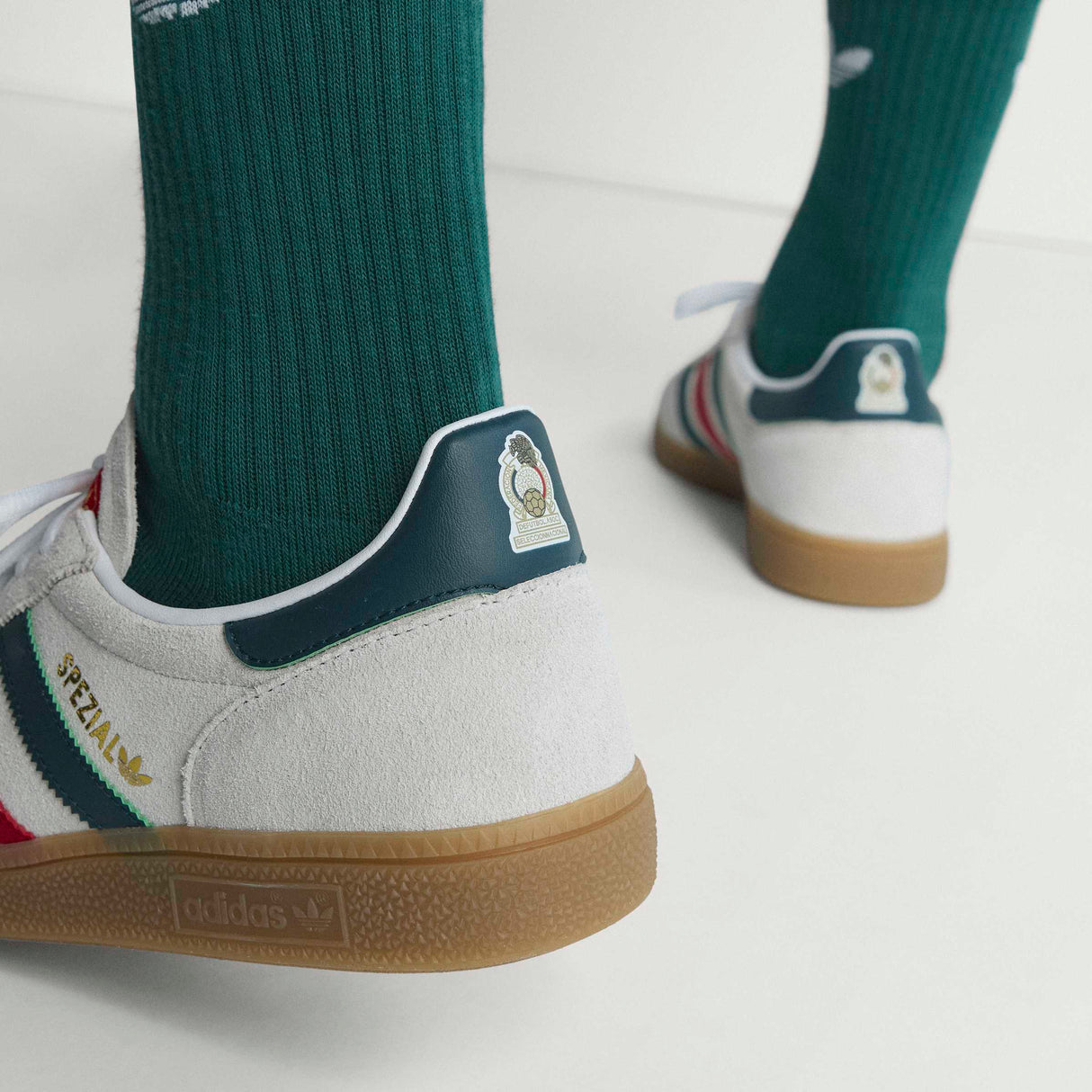 Tenis adidas Mexico Handball Spezial - Blanco/Escarlata