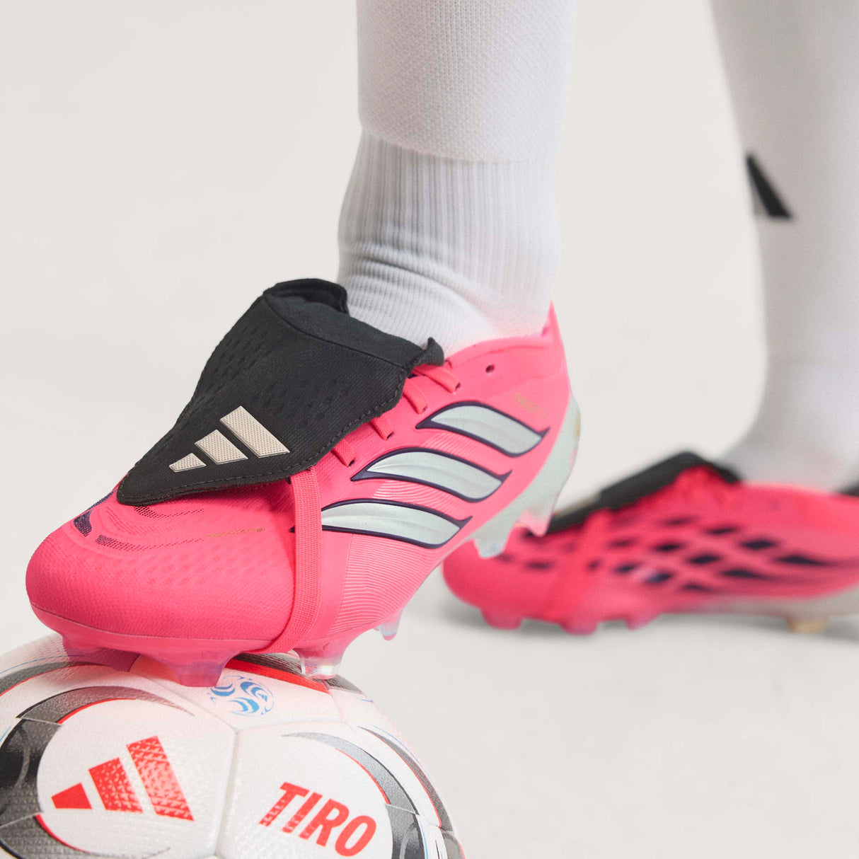 Tacos de Fútbol para Terreno Firme con Lengüeta Plegable para Hombre adidas Predator Pro - Turquesa