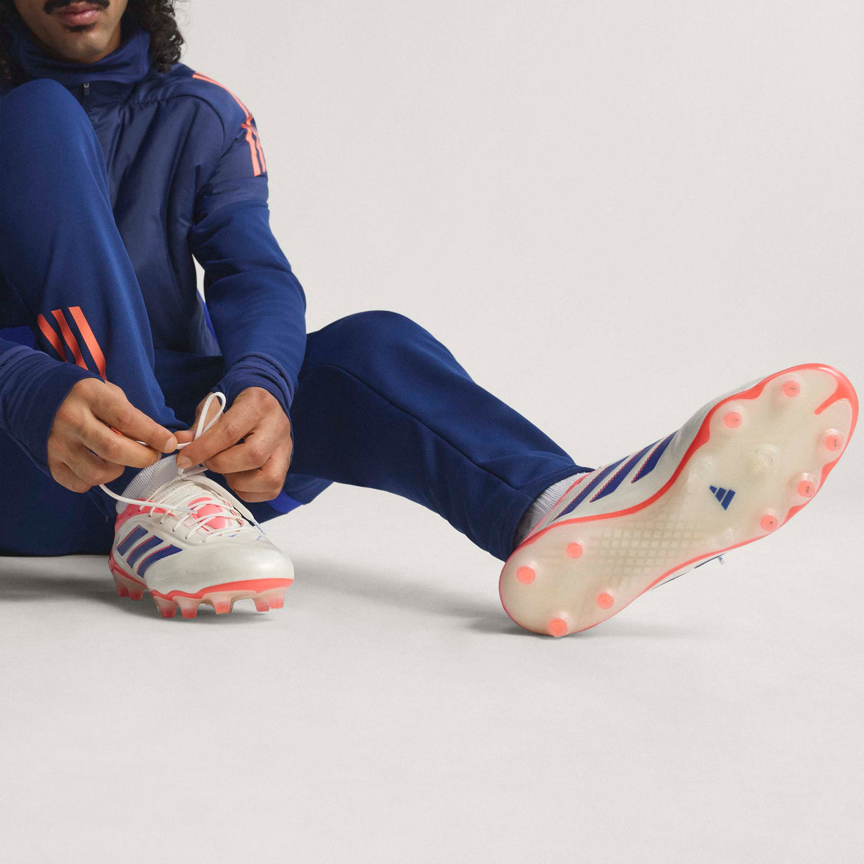 Botines de fútbol para hombre adidas Copa Pure III Elite FG - Blanco/Azul/Naranja