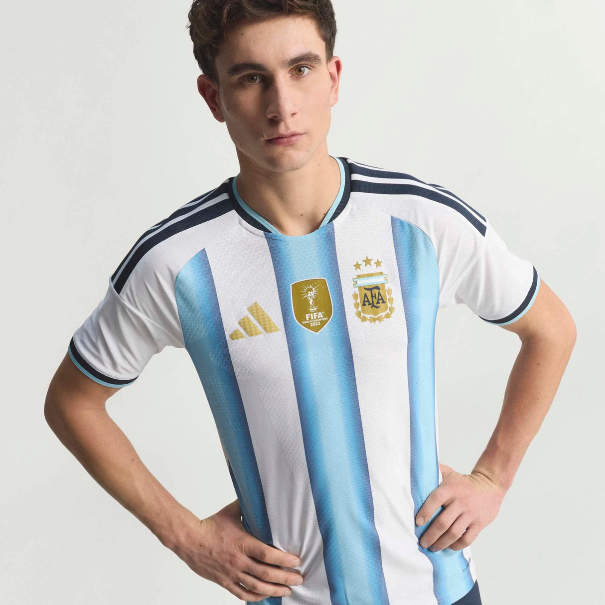 adidas Camiseta de Fútbol Auténtica Argentina de Local para Hombre 26 - Blanco/Azul