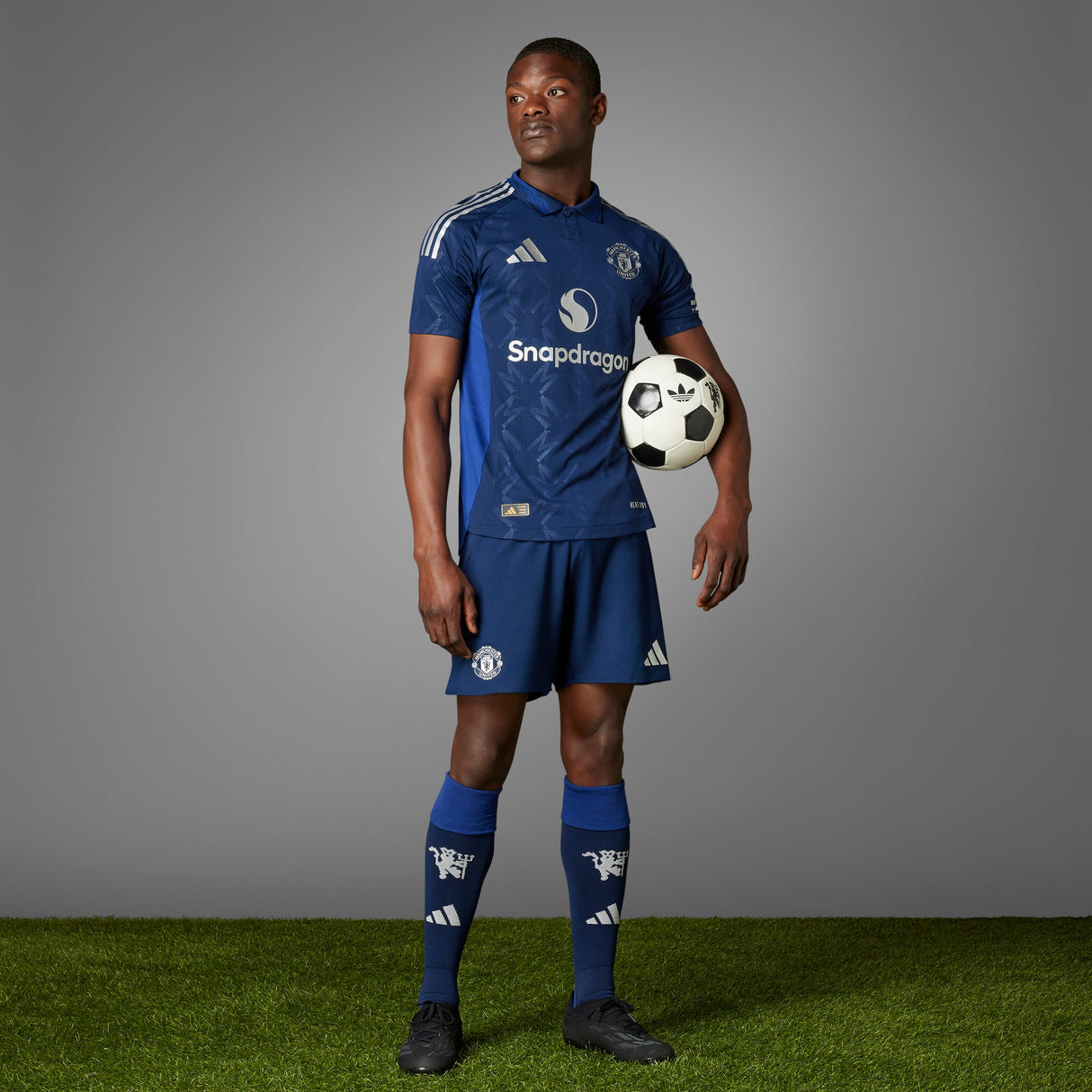 adidas Manchester United Away Authentic Men´s Soccer Jersey 24/25 - Night Indigo/White - Best Buy Soccer
