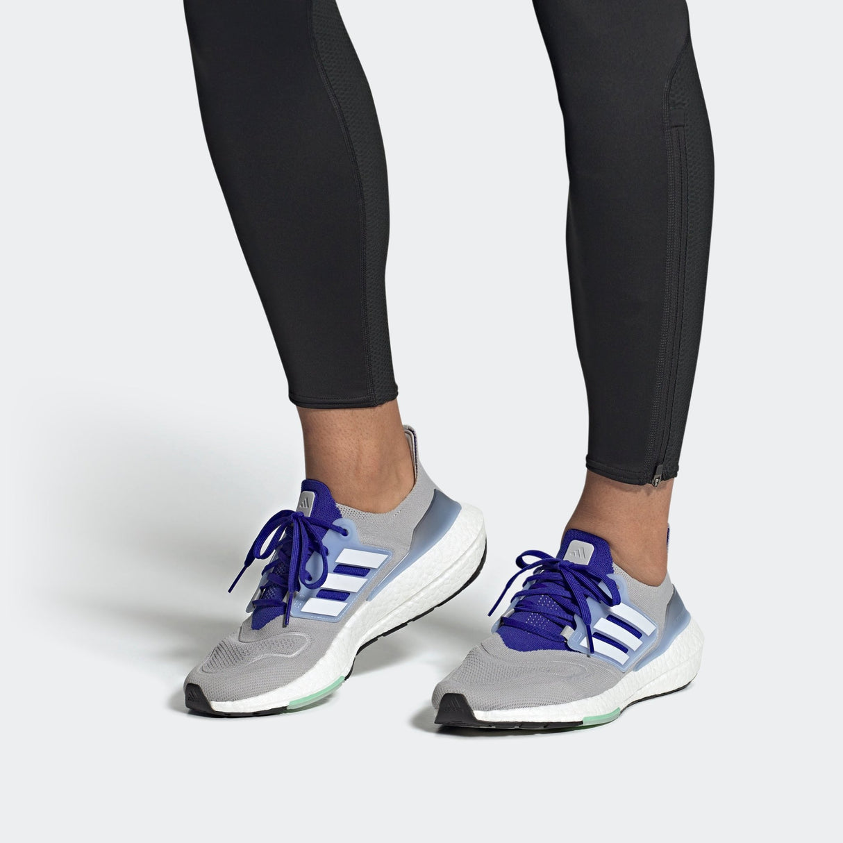 adidas Ultraboost 22 Grey/White/Lucid Blue - Best Buy Soccer