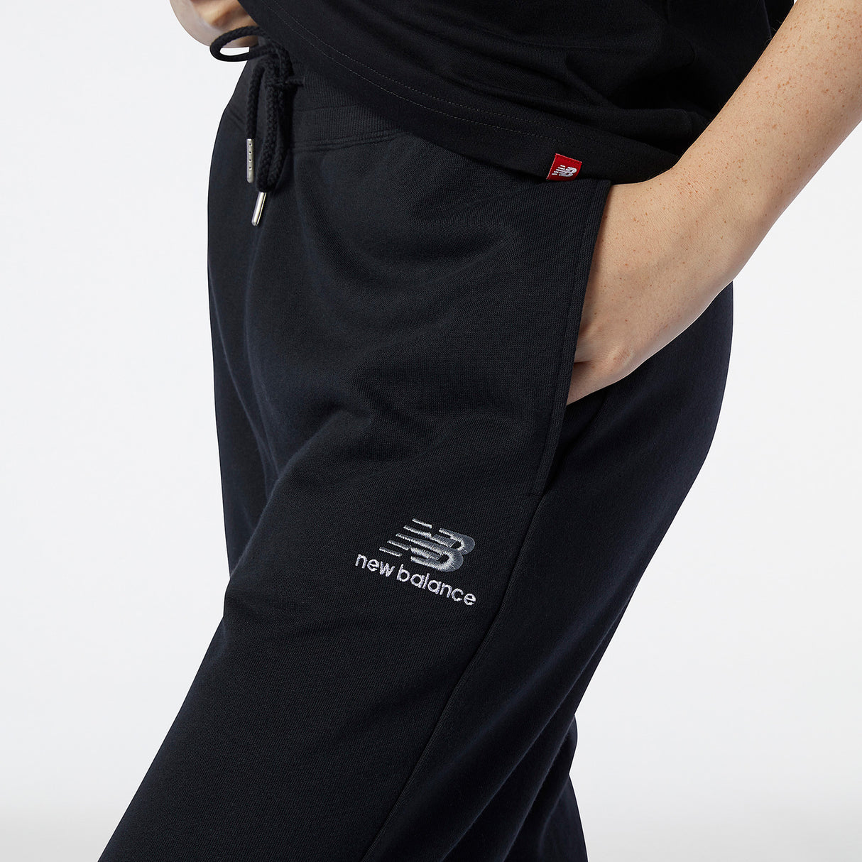 New Balance Essentials Embroidered Pant