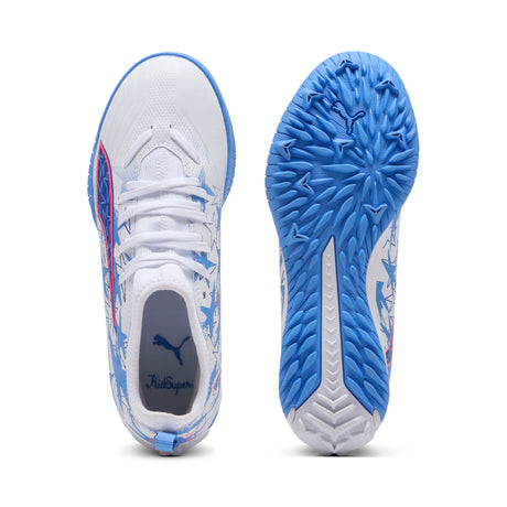 Tacos de fútbol PUMA Ultra 6 Match KidSuper X CP + Mid TT Turf para jóvenes - Blanco/Rosa/Azul