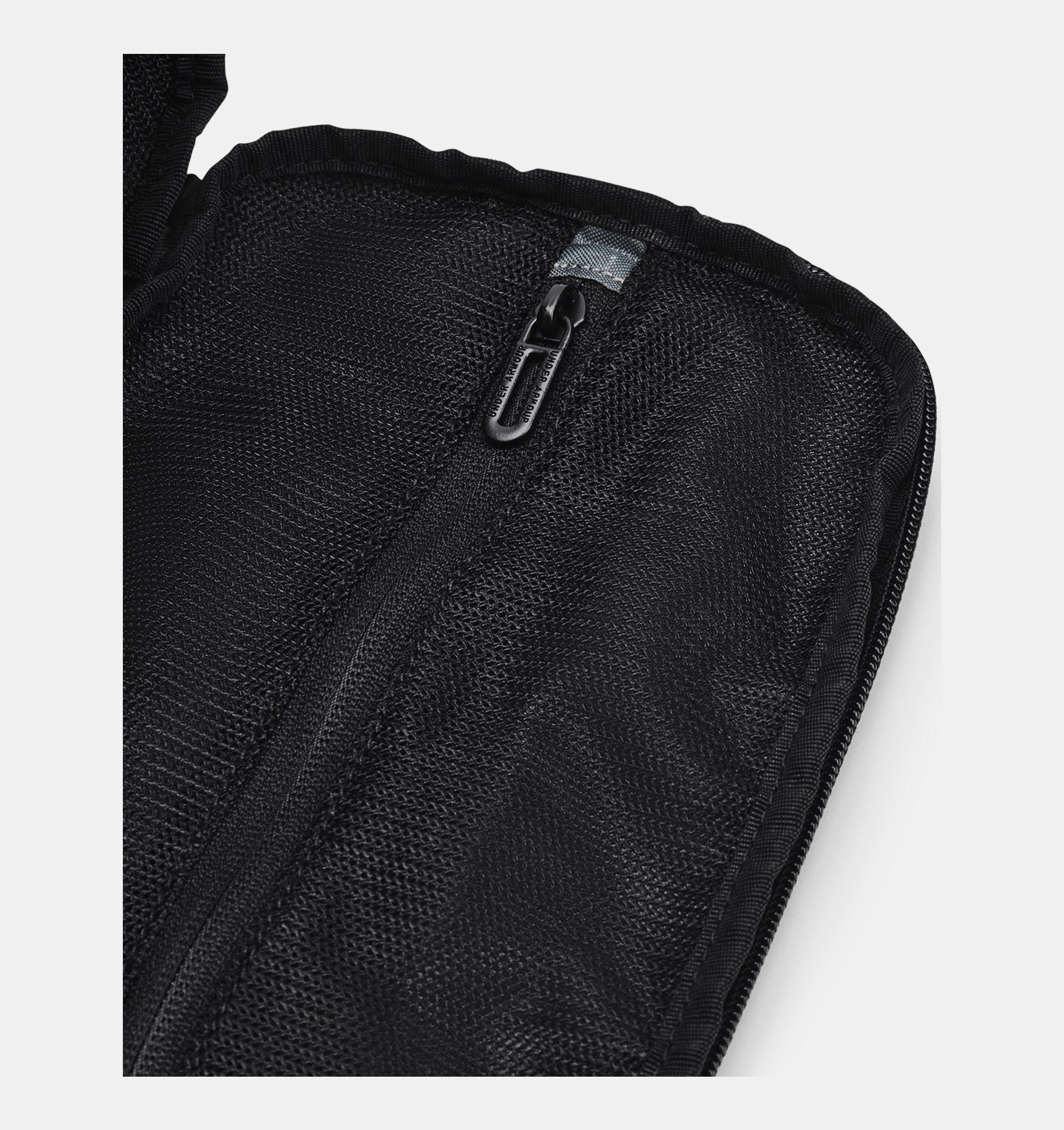 Under Armor Contain Travel Kit Black