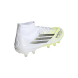 Tacos de fútbol adidas F50 Sparkfusion Pro Mid Cut FG/AG para mujer - Blanco/Hierro/Amarillo