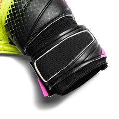 Guantes de portero PUMA Evopower Grip 2.3 RC en color rosa brillante y amarillo de seguridad