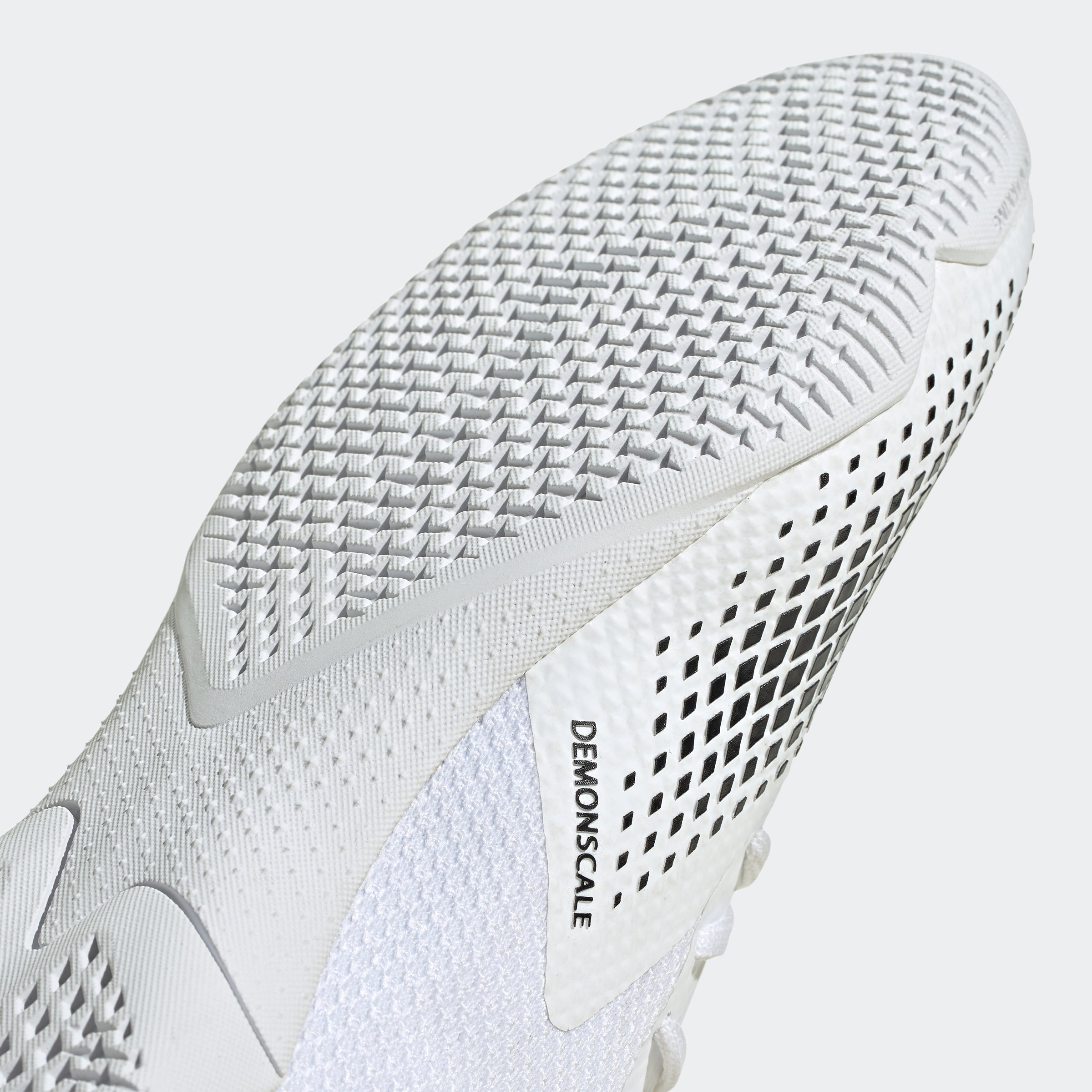 Botas de fútbol sala adidas Predator Mutator 20.3 Low en blanco, dorado y negro