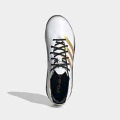 Botas de fútbol para terreno firme adidas Game Mode FG J para niños en blanco, dorado y negro