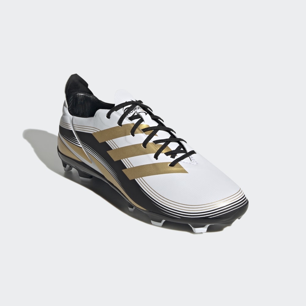 Botas de fútbol para terreno firme adidas Game Mode FG J para niños en blanco, dorado y negro