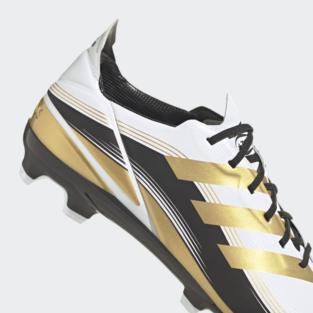 Botas de fútbol para terreno firme adidas Game Mode FG J para niños en blanco, dorado y negro