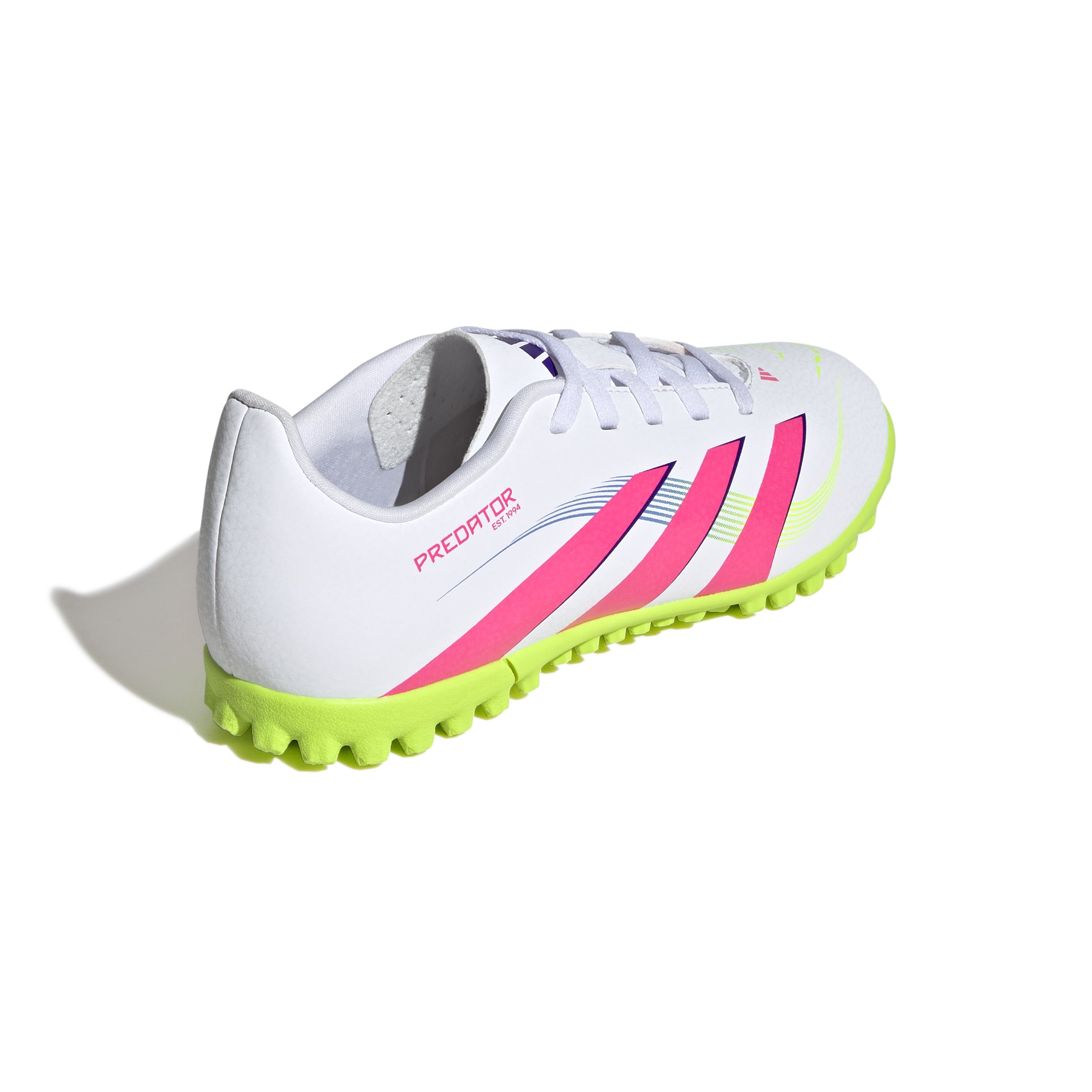 Botas de fútbol adidas Predator Club Turf para niños, color blanco y rosa