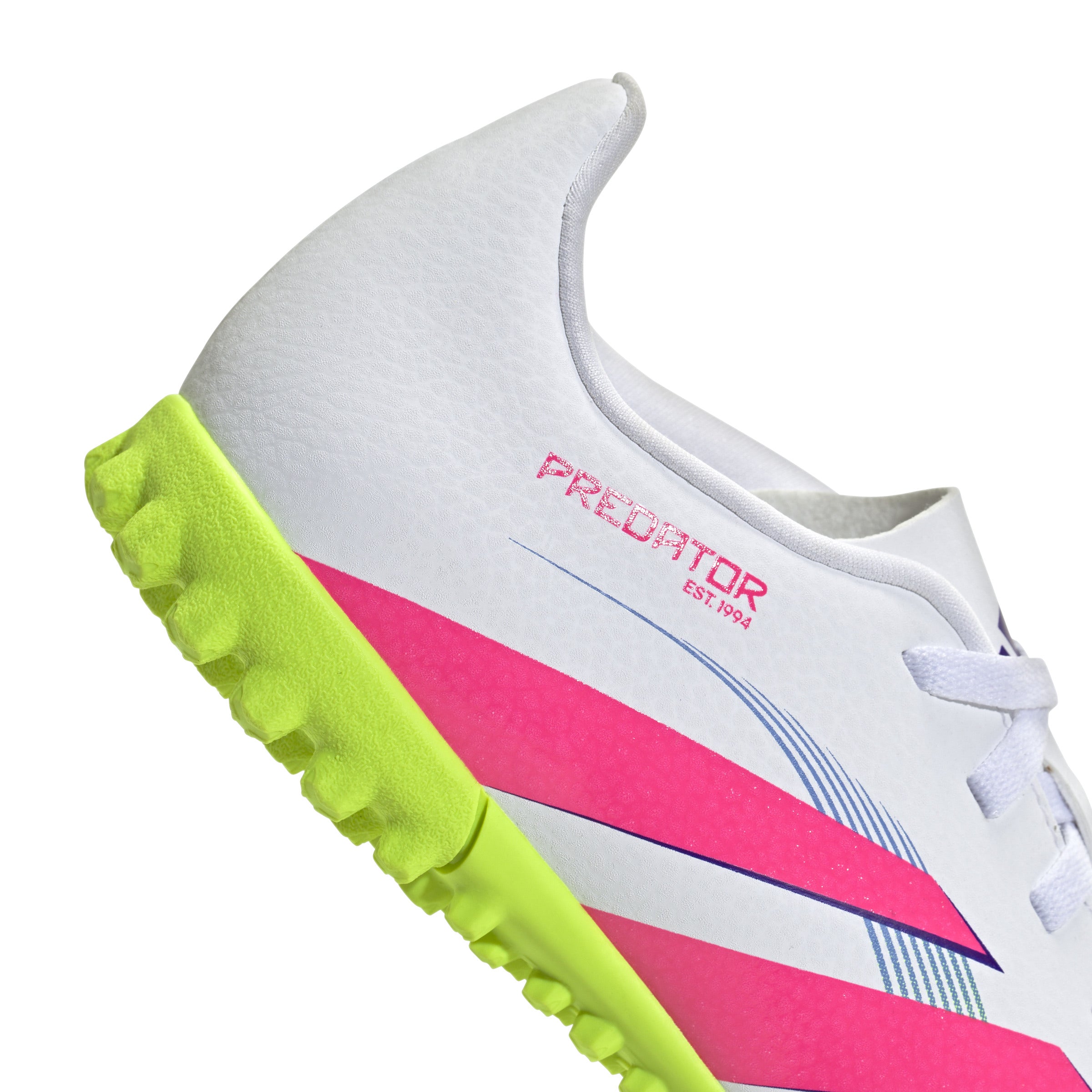 Botas de fútbol adidas Predator Club Turf para niños, color blanco y rosa