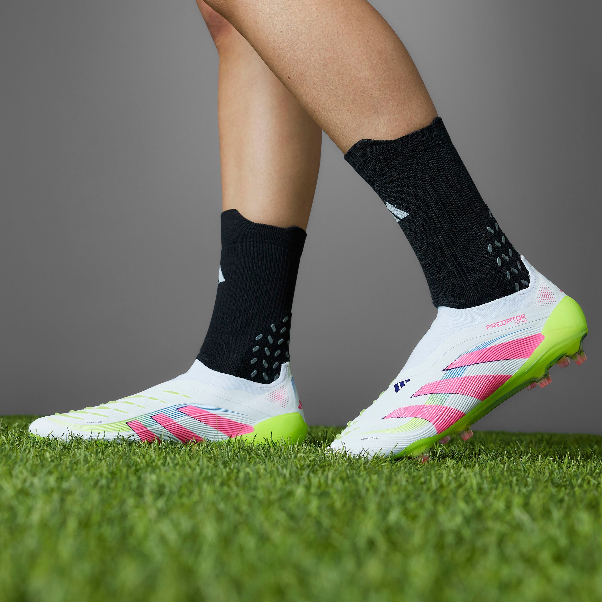 Botas de fútbol adidas Predator Elite sin cordones para terreno firme, color blanco