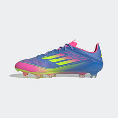 Botas de fútbol para terreno firme adidas F50 Elite en color azul y limón