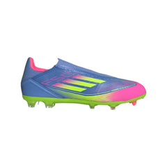 Botas de fútbol adidas F50 League sin cordones para terreno firme y multisuperficie en azul y limón