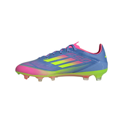 Botas de fútbol para terreno firme adidas F50 Pro en color azul