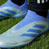 Botas de fútbol para terreno firme sin cordones adidas Copa Pure 3 Elite en color azul