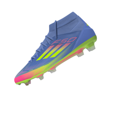 Botas de fútbol para terreno firme adidas F50 Pro Mid para mujer, color azul