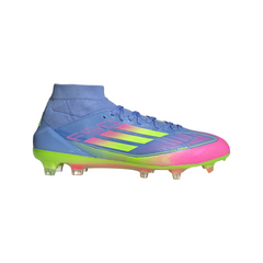 Botas de fútbol para terreno firme adidas F50 Pro Mid para mujer, color azul