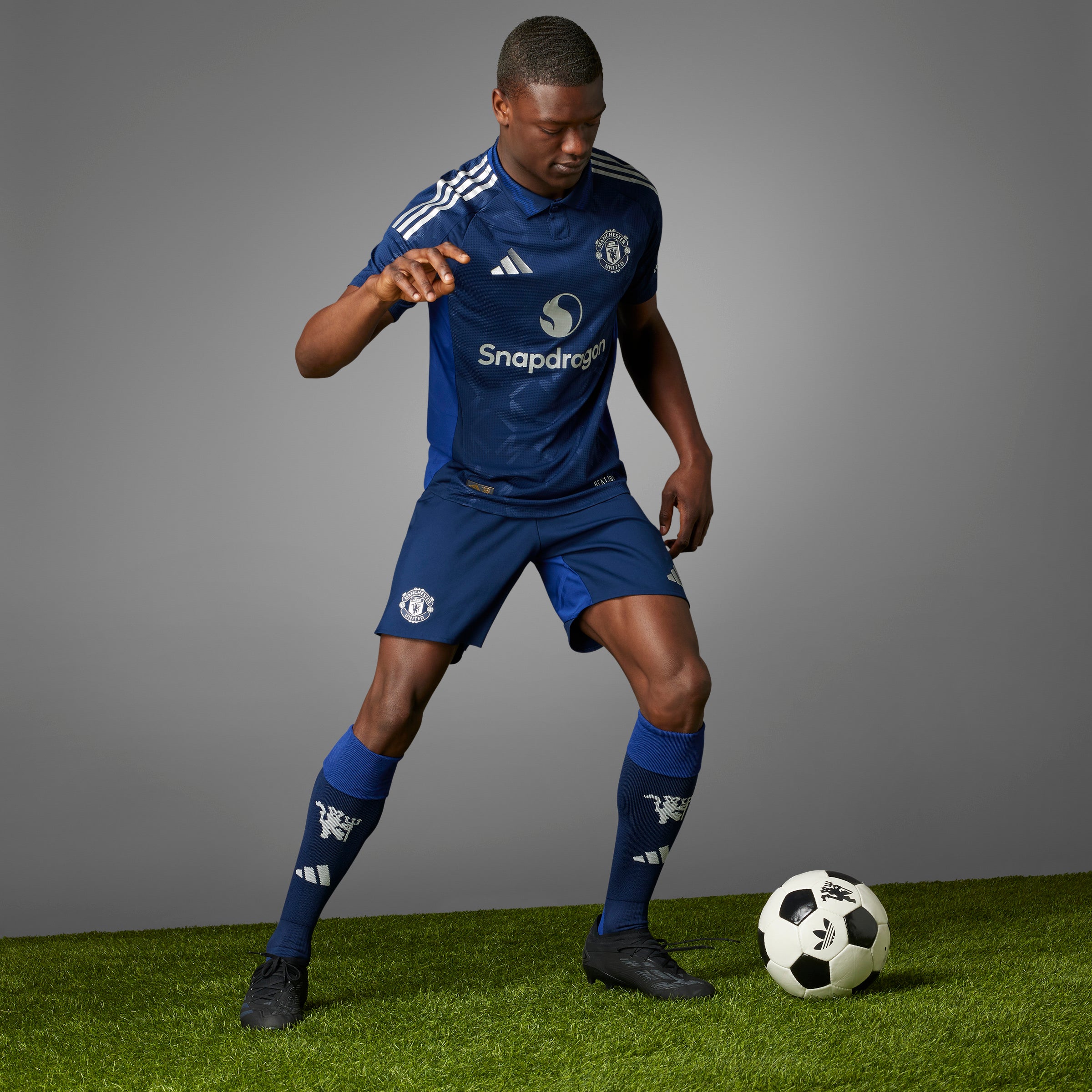 adidas Manchester United Away Authentic Men´s Soccer Jersey 24/25 - Navy/White