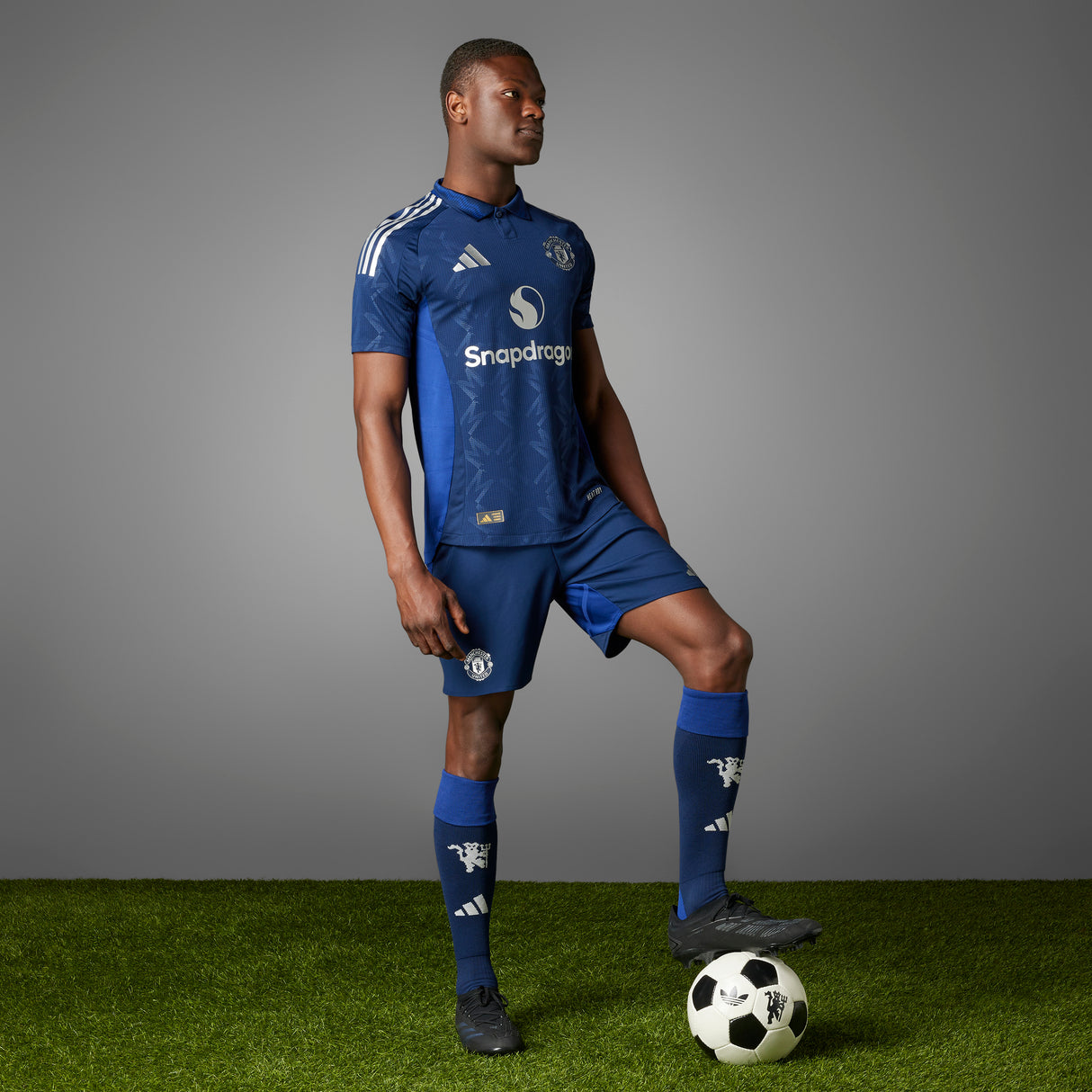 adidas Manchester United Away Authentic Men´s Soccer Jersey 24/25 - Night Indigo/White
