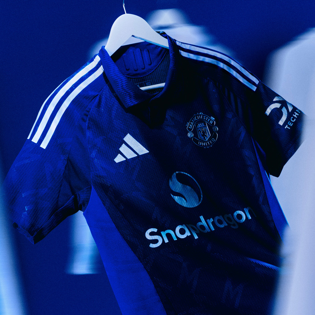 adidas Manchester United Away Authentic Men´s Soccer Jersey 24/25 - Night Indigo/White