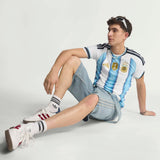 adidas Camiseta de Fútbol Auténtica Argentina de Local para Hombre 26 - Blanco/Azul