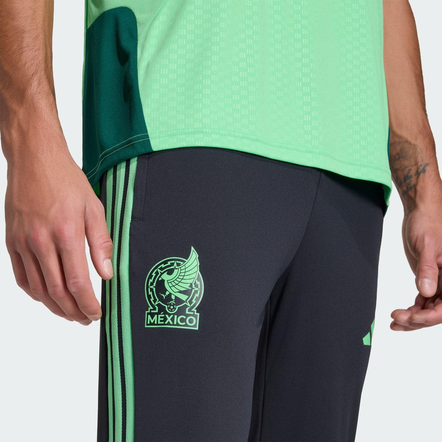 Pantalones de fútbol adidas México 26 Tiro Training - Negro