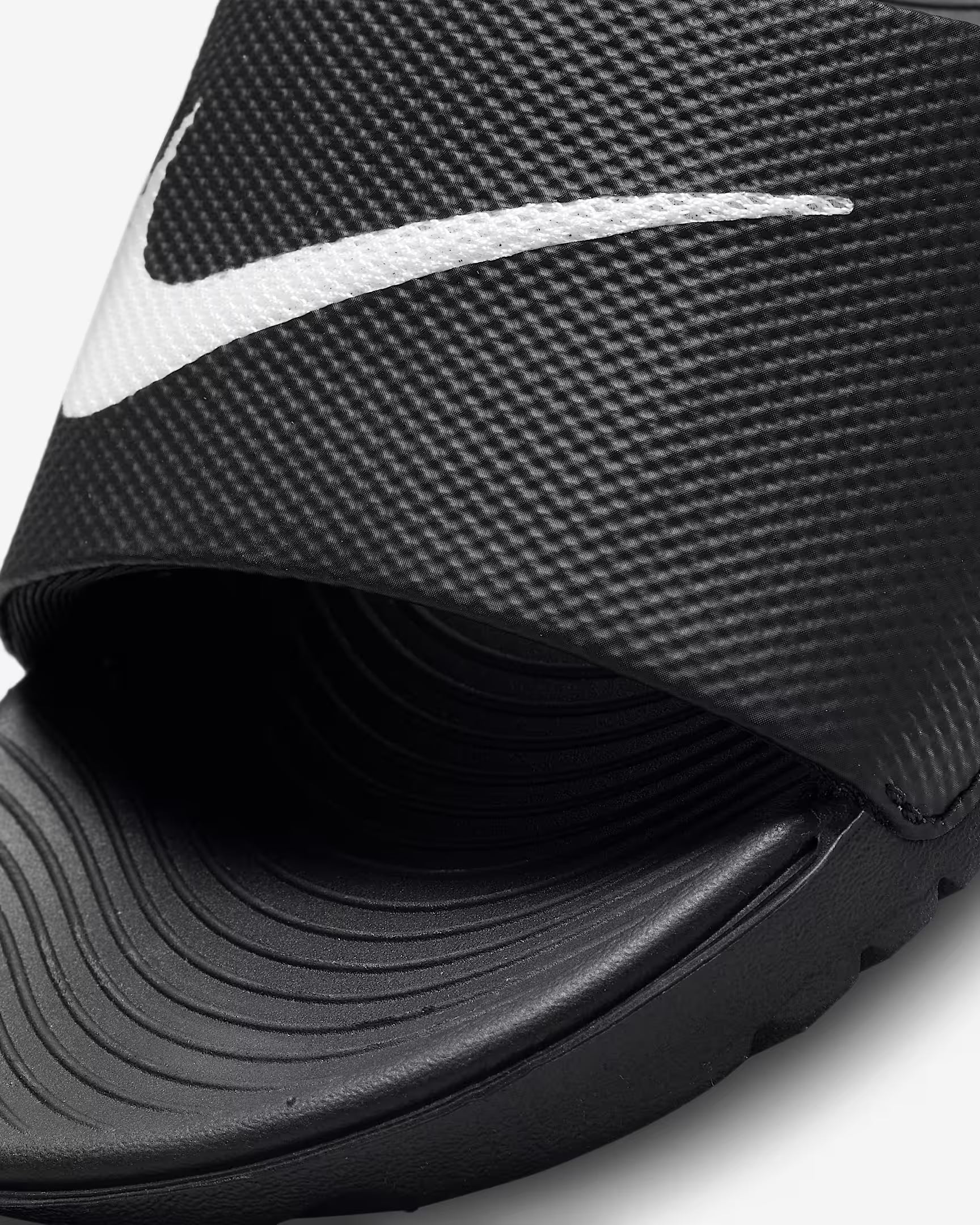 Chanclas Nike Kawa para niños en negro y blanco