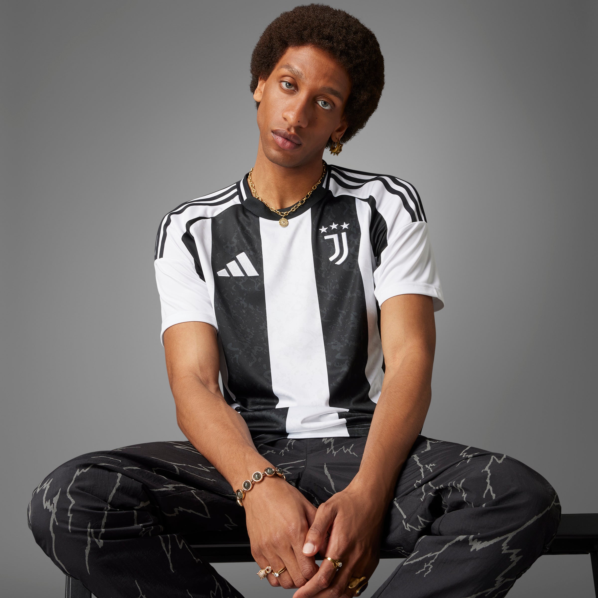adidas Men's Juventus Home Jersey 24 - Best Buy Soccer
