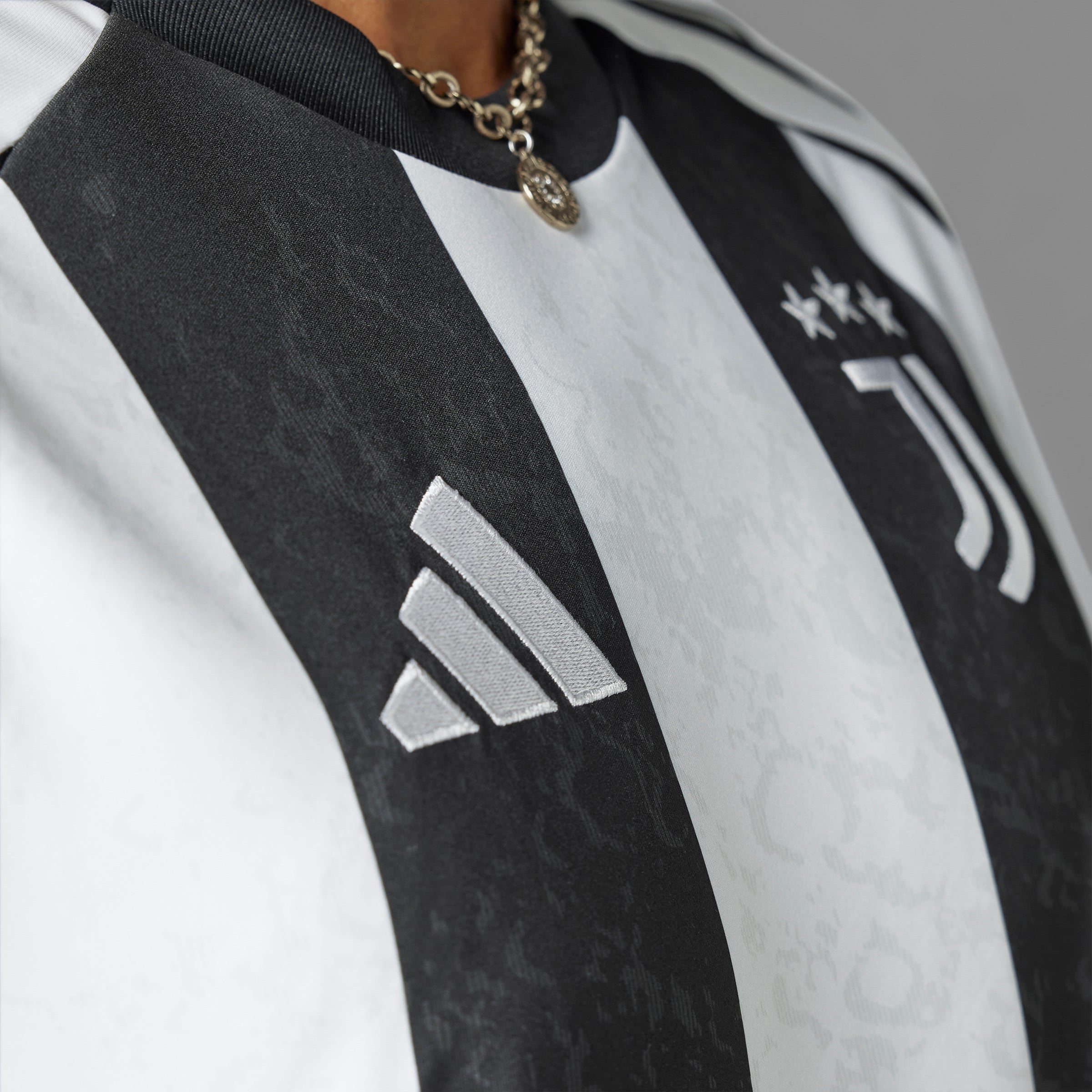 adidas Men's Juventus Home Jersey 24 - Best Buy Soccer