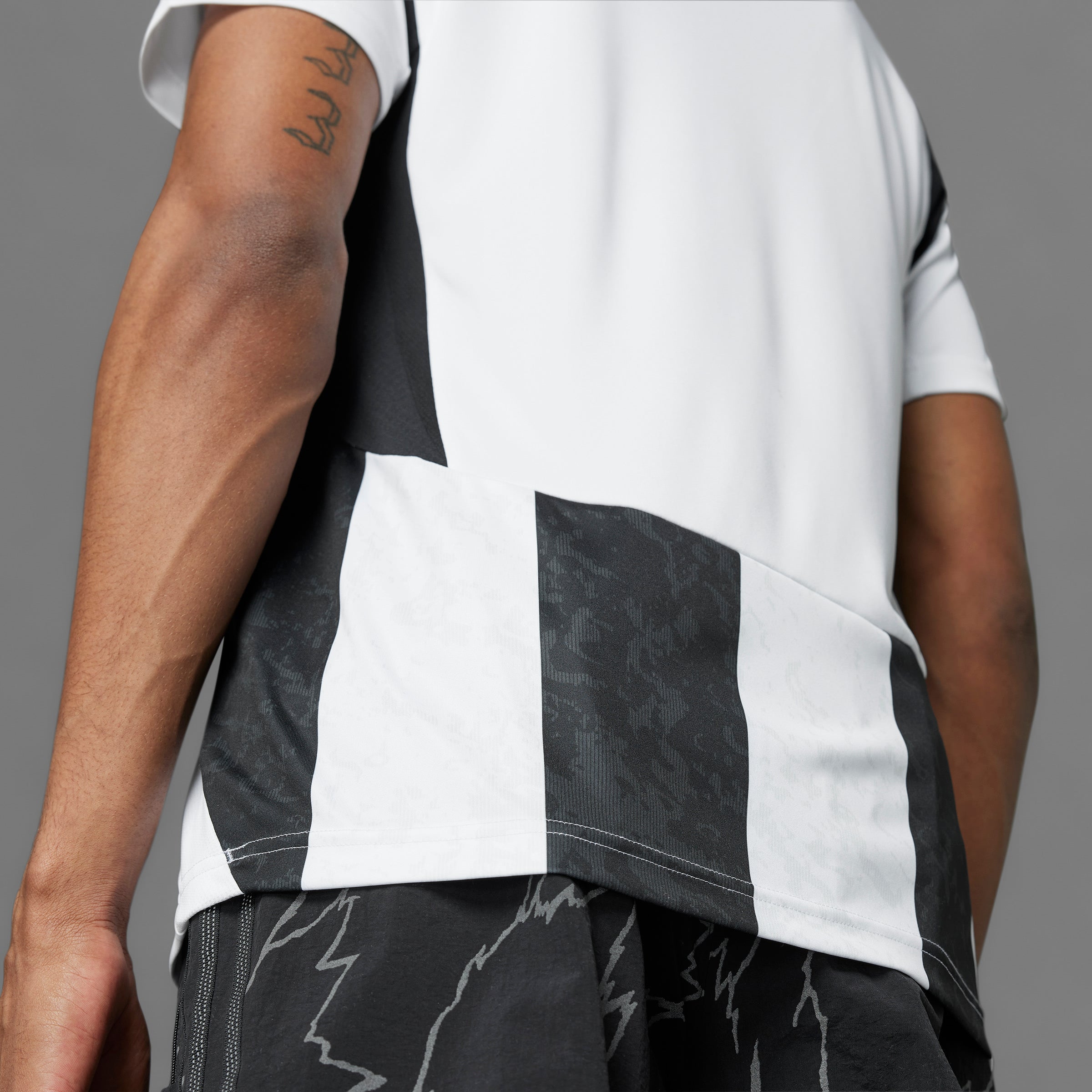 adidas Men's Juventus Home Jersey 24 - Best Buy Soccer