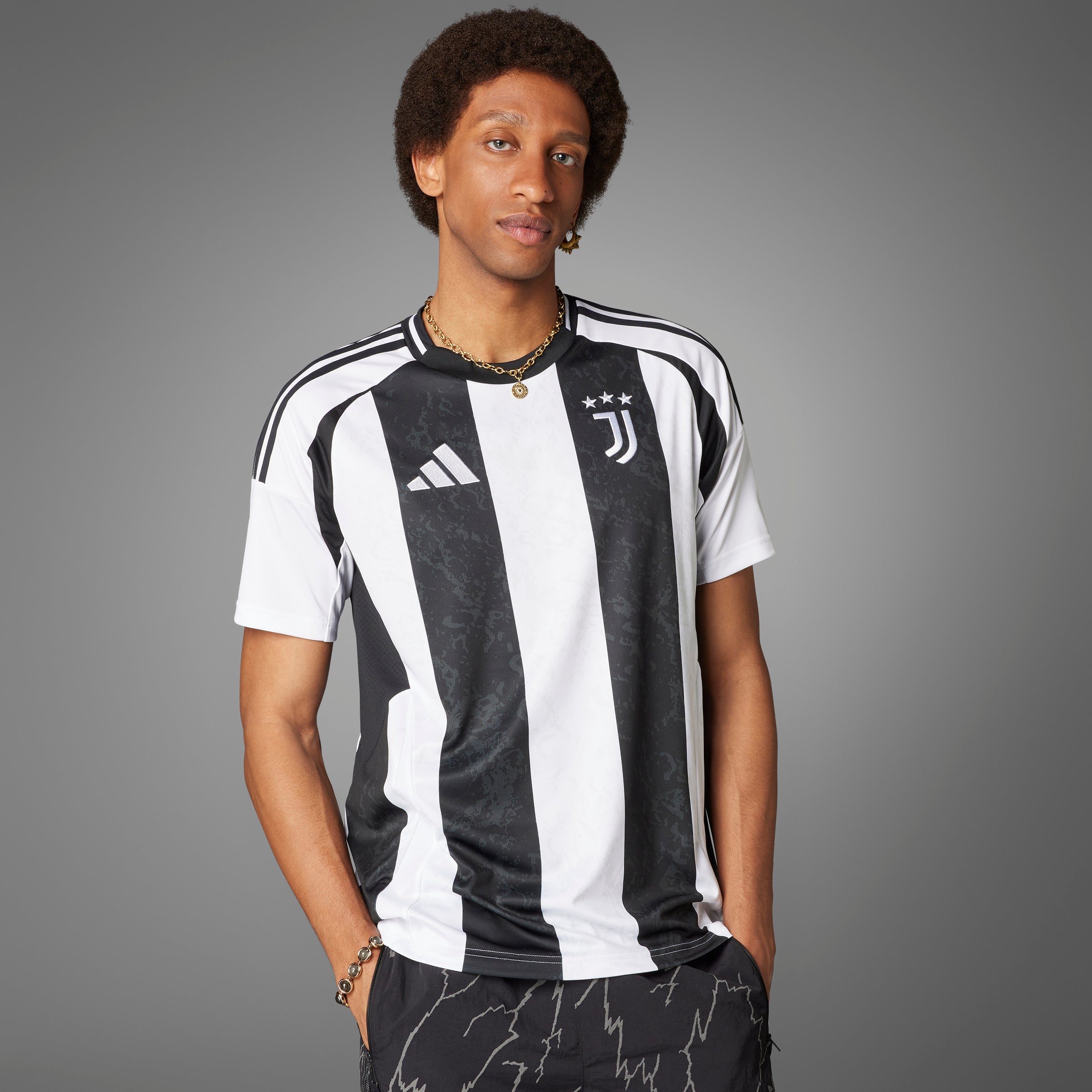 adidas Men's Juventus Home Jersey 24 - Best Buy Soccer