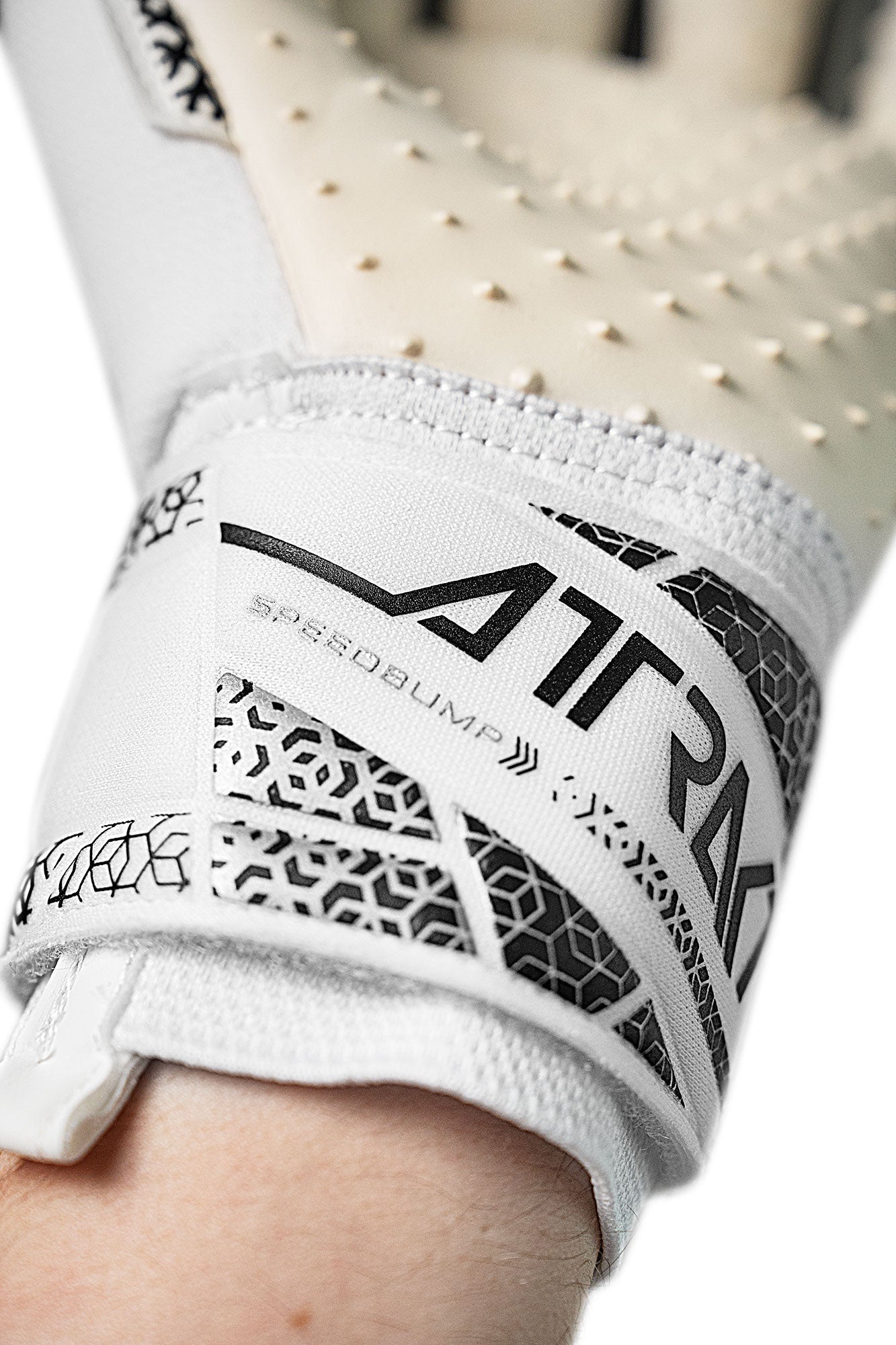 Reush Attrakt SpeedBump Goalkeeper Gloves White/Silver - Best Buy Soccer