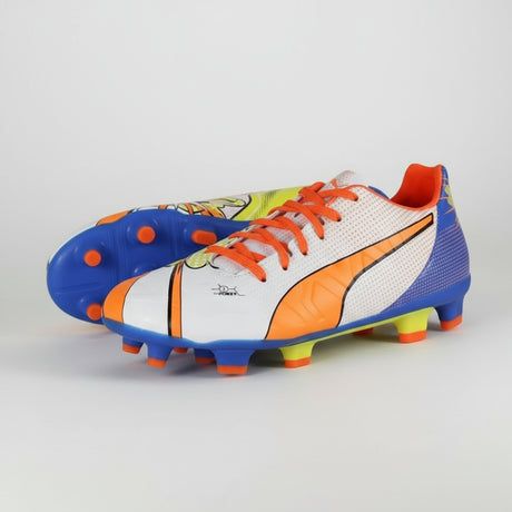 Botas de fútbol PUMA EvoPOWER 3.2 Pop FG Jr para jóvenes de terreno firme - Blanco/Naranja/Azul