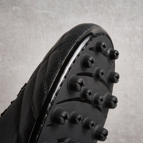 Tacos de fútbol UNOZERO AG Black Modelo 1.0 - Negro