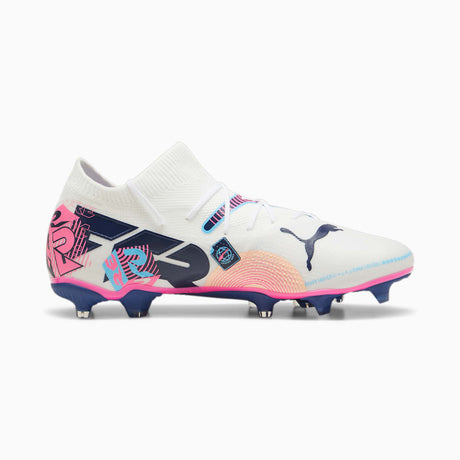 Botines de fútbol PUMA Future 7 Match Volume UP FG/AG para múltiples superficies - Blanco/Azul/Rosa
