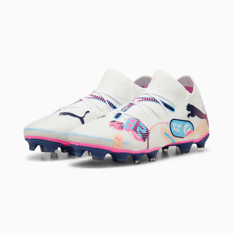 Botines de fútbol PUMA Future 7 Match Volume UP FG/AG para múltiples superficies - Blanco/Azul/Rosa
