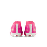 Tacos de fútbol juvenil New Balance Tekela Team Low V5 FG para terreno firme - Rosa Caliente
